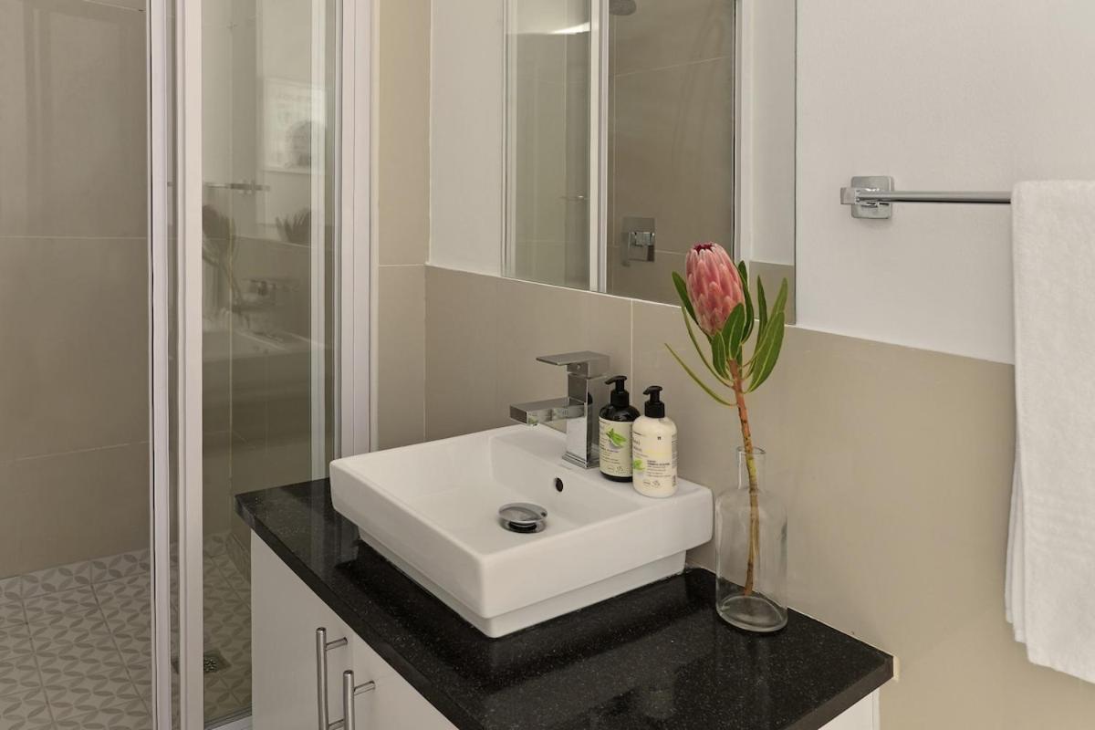 Stylish Green Point Apartment