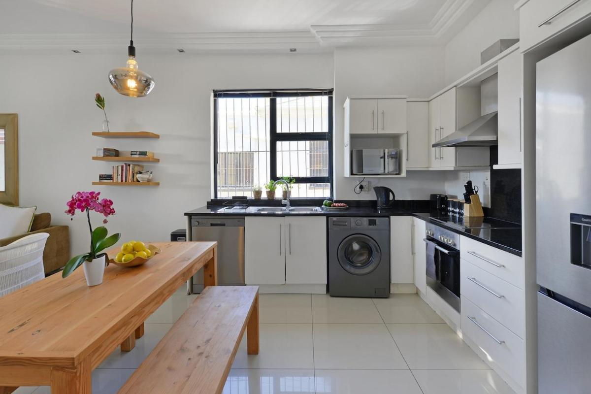 Stylish Green Point Apartment