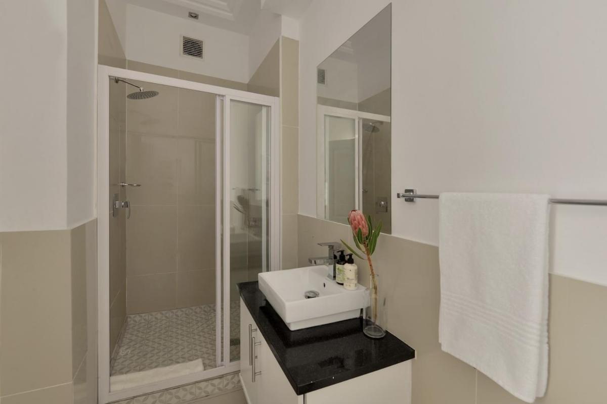 Stylish Green Point Apartment