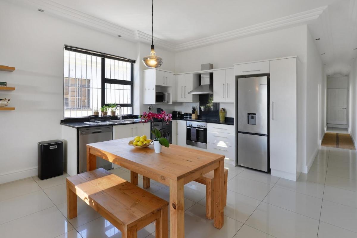 Stylish Green Point Apartment