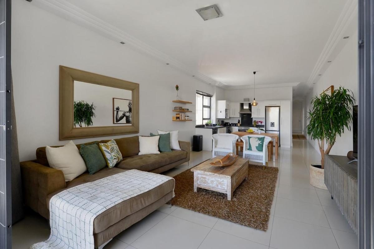 Stylish Green Point Apartment