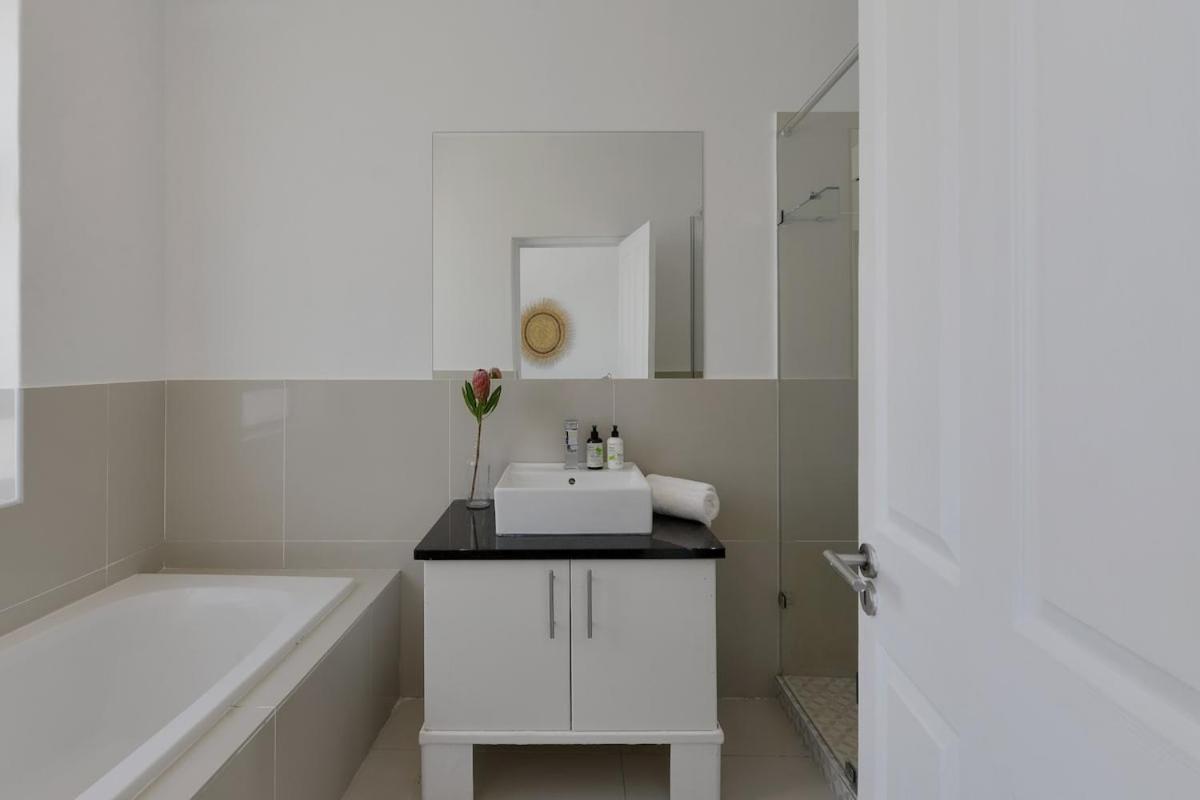 Stylish Green Point Apartment