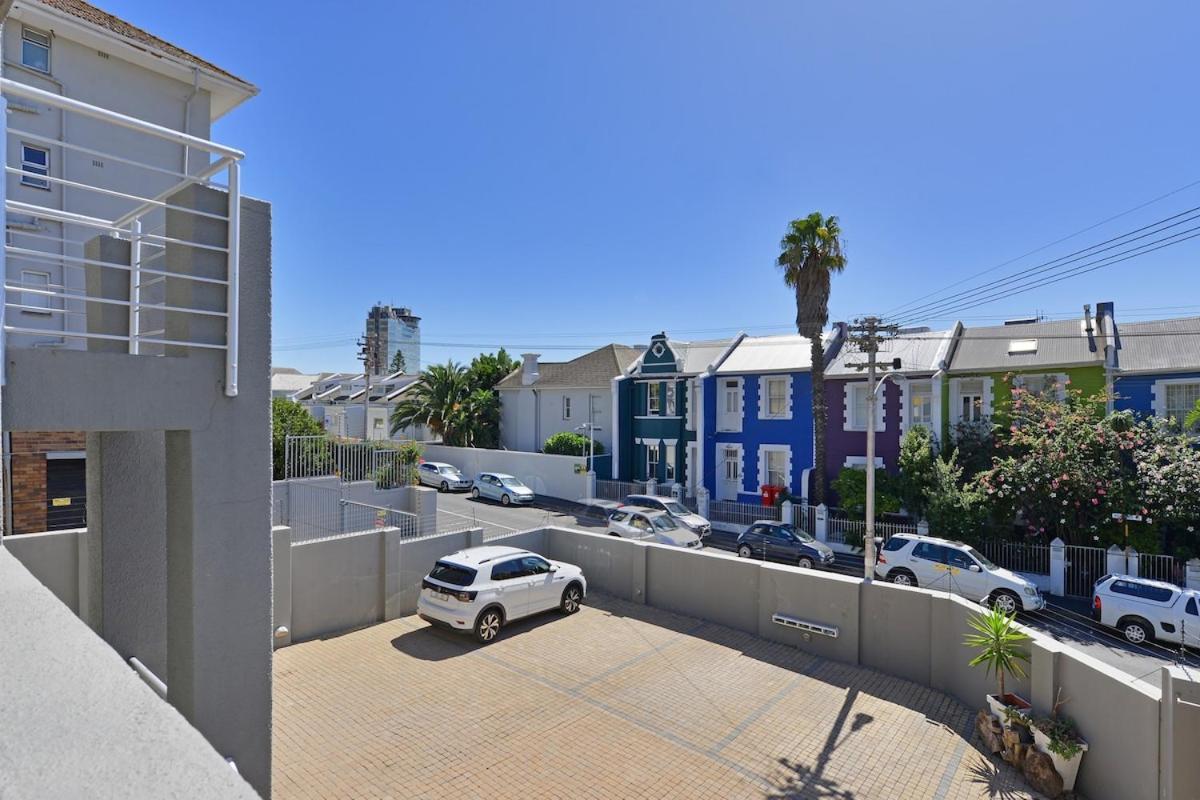 Stylish Green Point Apartment