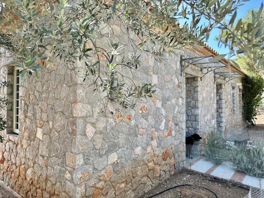 Hermione Hills Luxury Cottage by Goutos Luxury Living