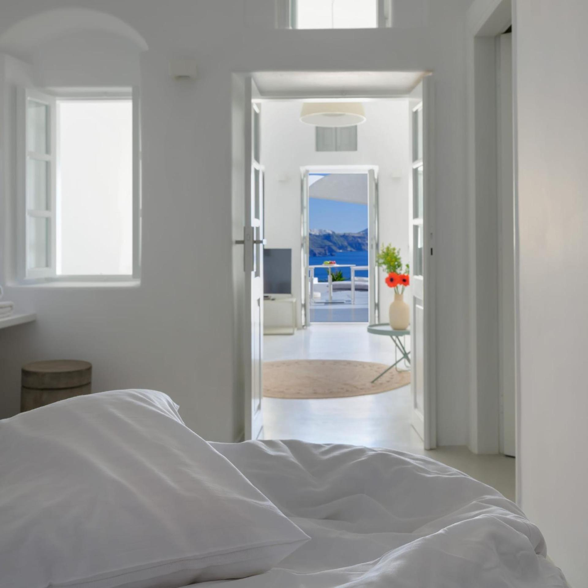 Luxury Retreat in Oia - Lathouri Cave Villa - Private Plunge Pool - Breathtaking Aegean Views photo 5