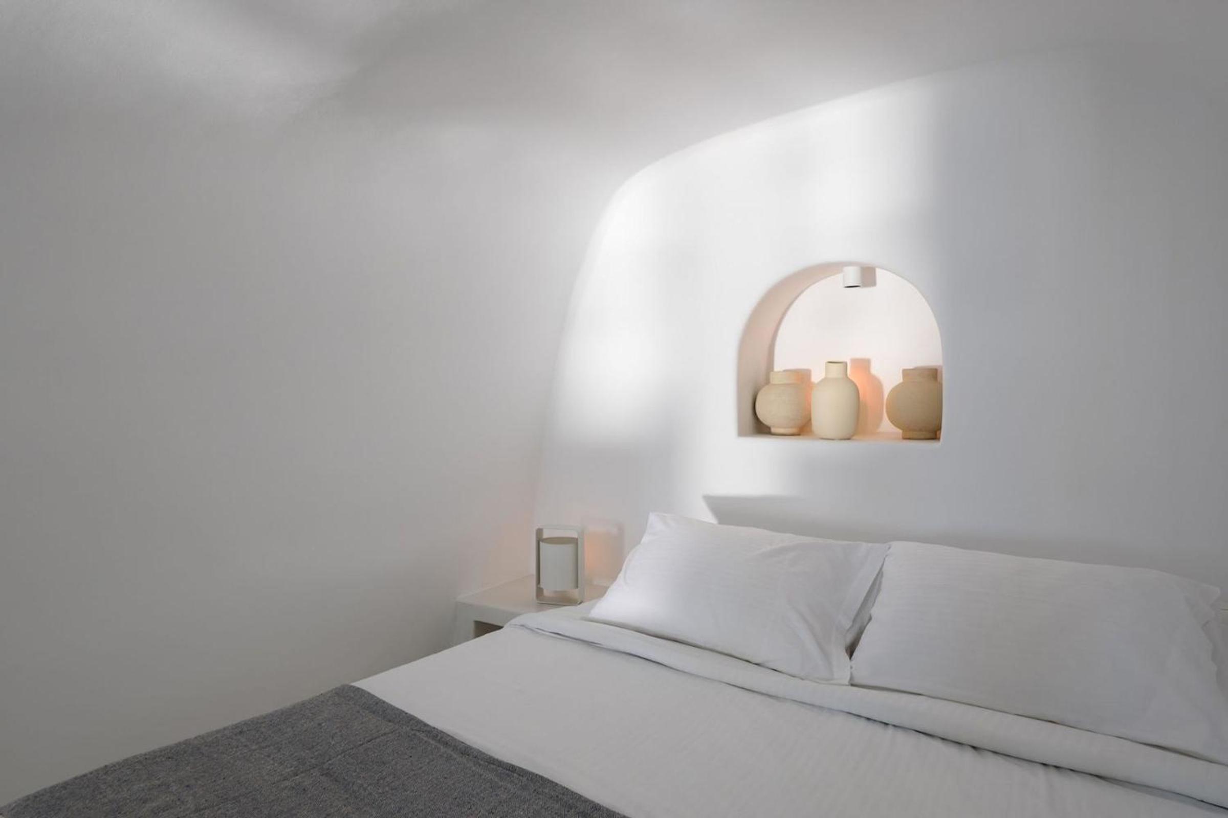 Luxury Retreat in Oia - Lathouri Cave Villa - Private Plunge Pool - Breathtaking Aegean Views photo 4