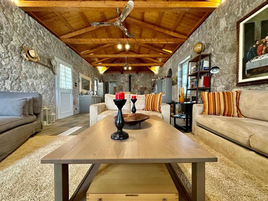 Hermione Hills Luxury Cottage by Goutos Luxury Living