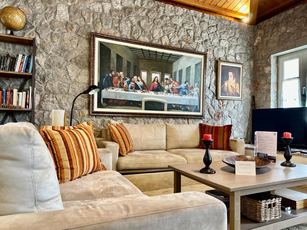 Hermione Hills Luxury Cottage by Goutos Luxury Living