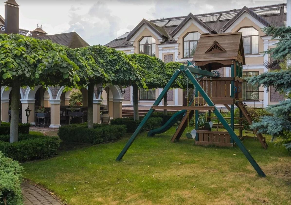 Villa with pool and garden