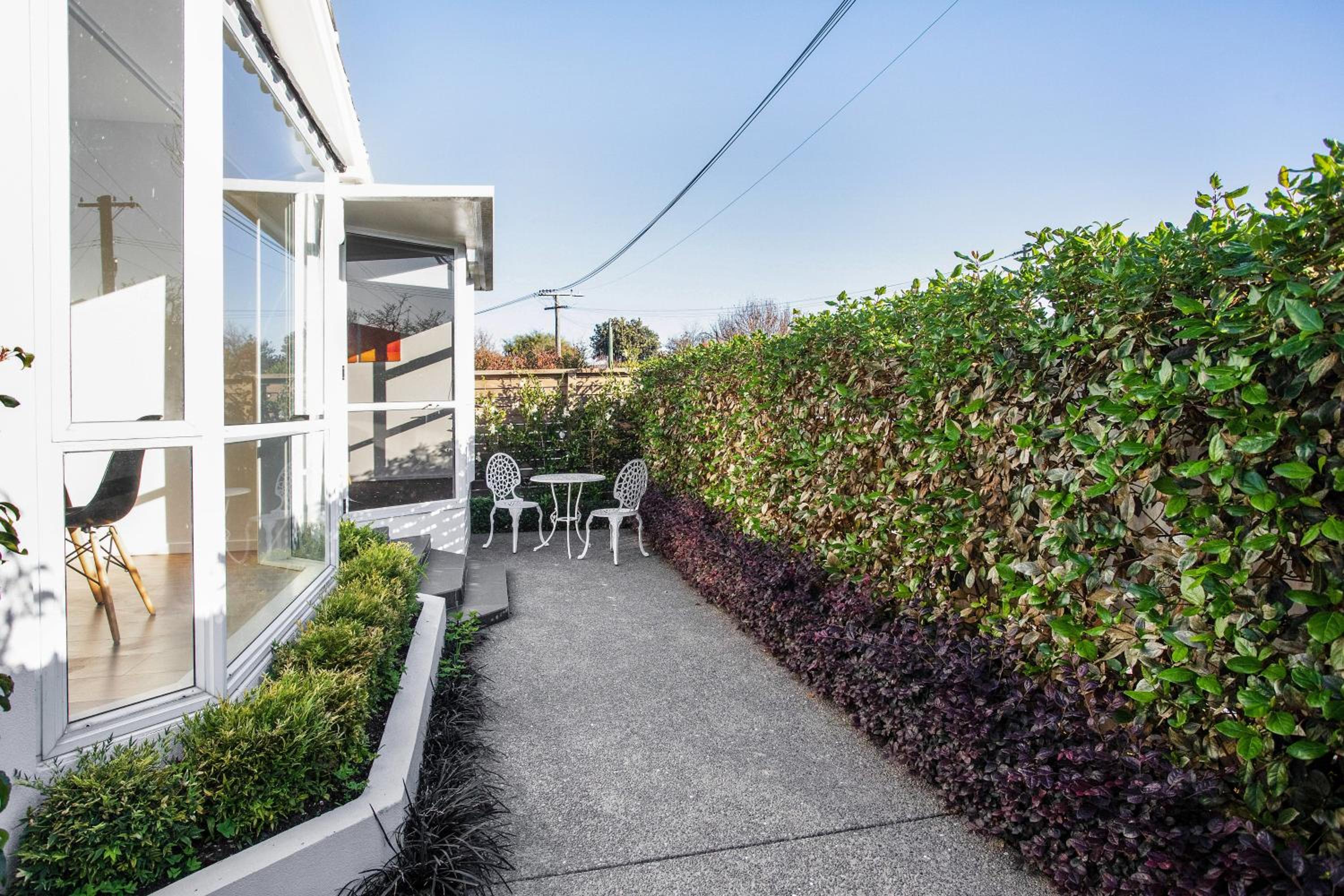 Spacious Quality Apartment, Convenient Location view 2