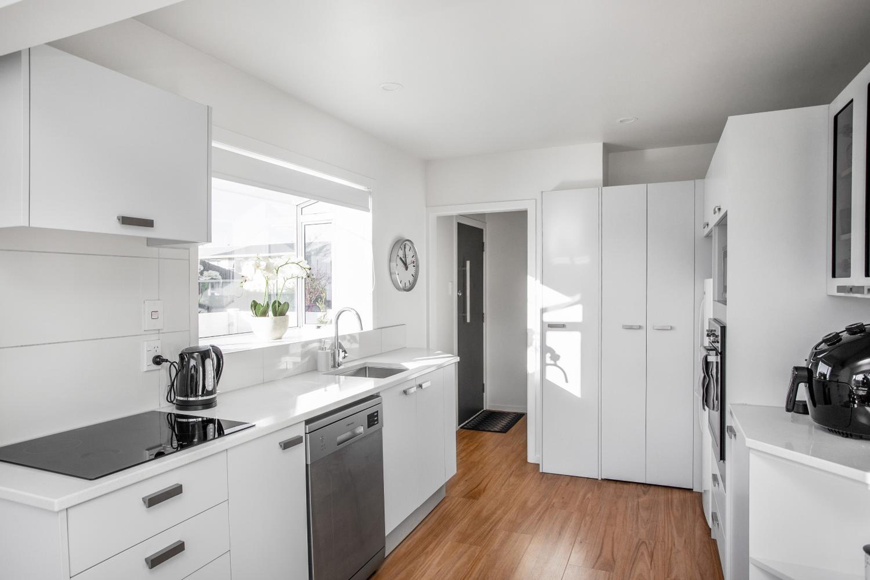 Spacious Quality Apartment, Convenient Location view 3
