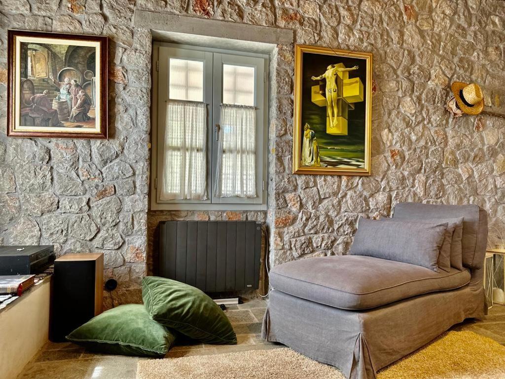 Hermione Hills Luxury Cottage by Goutos Luxury Living