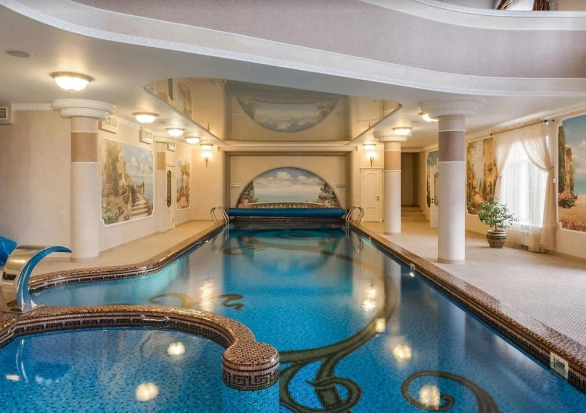 Villa with pool and garden