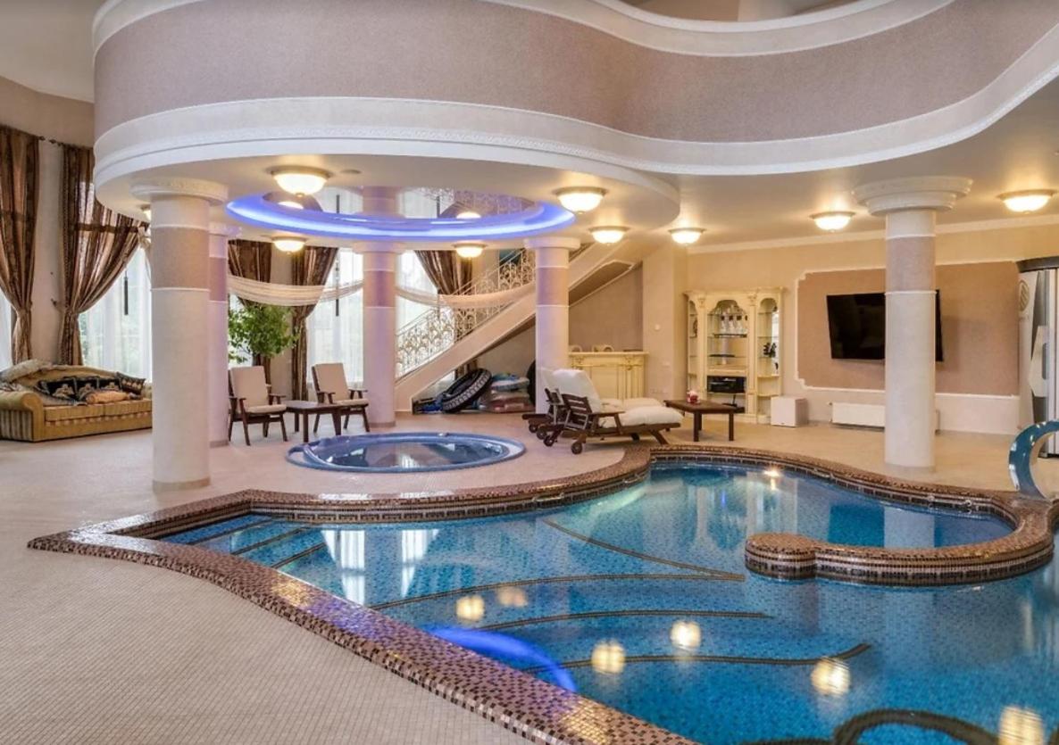 Villa with pool and garden