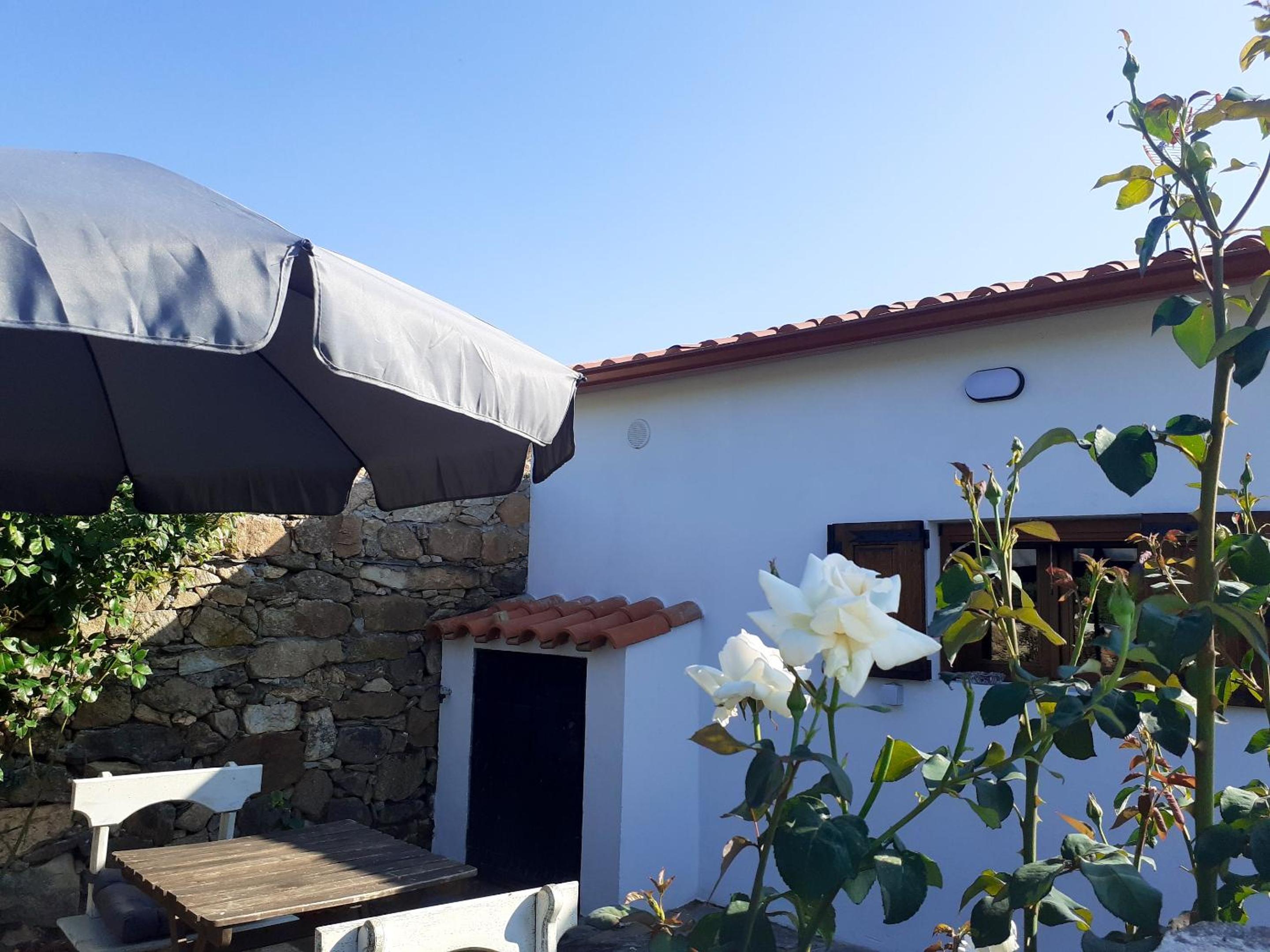 Charming house in Parada with mountain view and fenced garden view 3