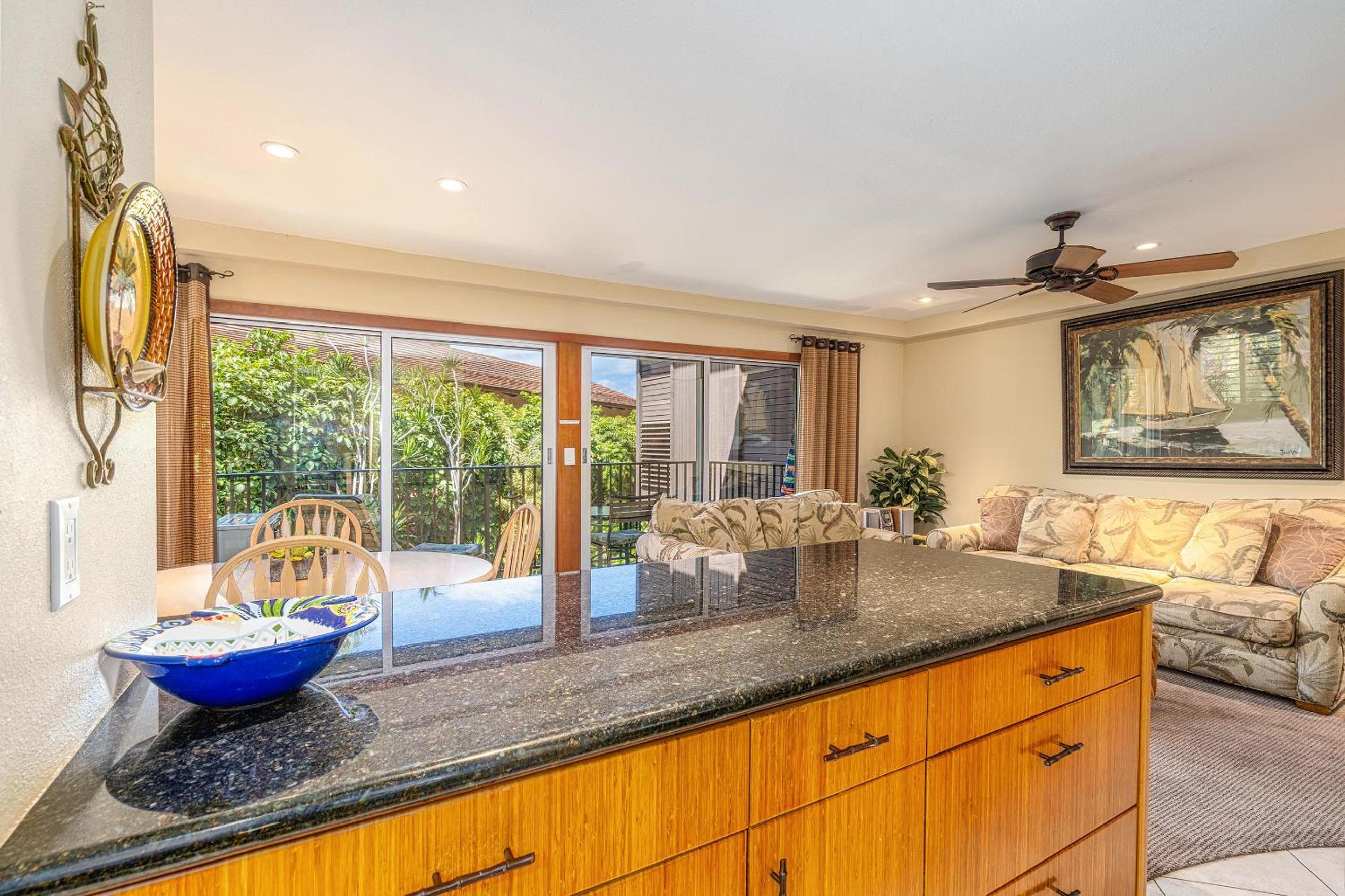 Hale Hui Kai 202, Steps to the Beach, Split AC