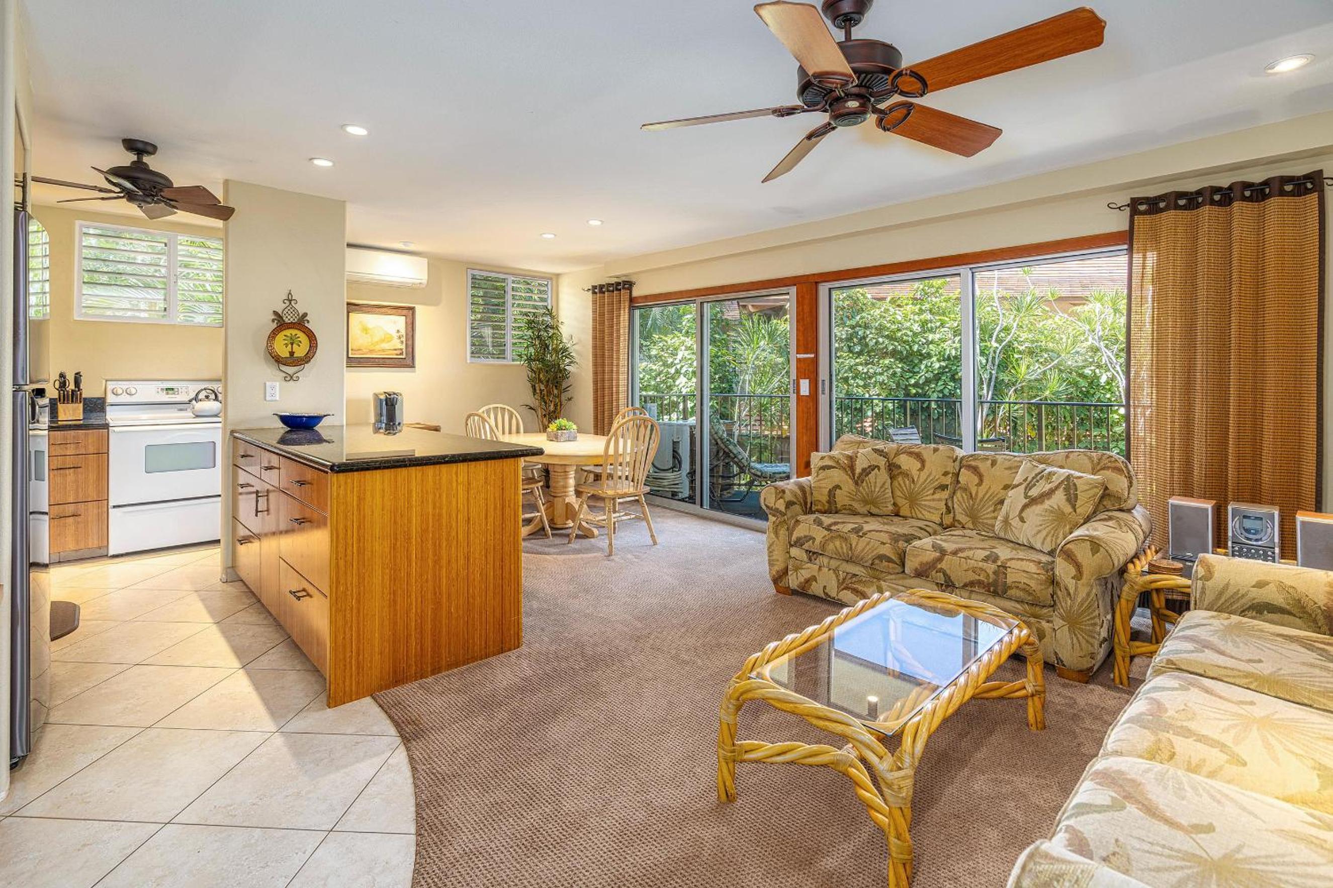 Hale Hui Kai 202, Steps to the Beach, Split AC