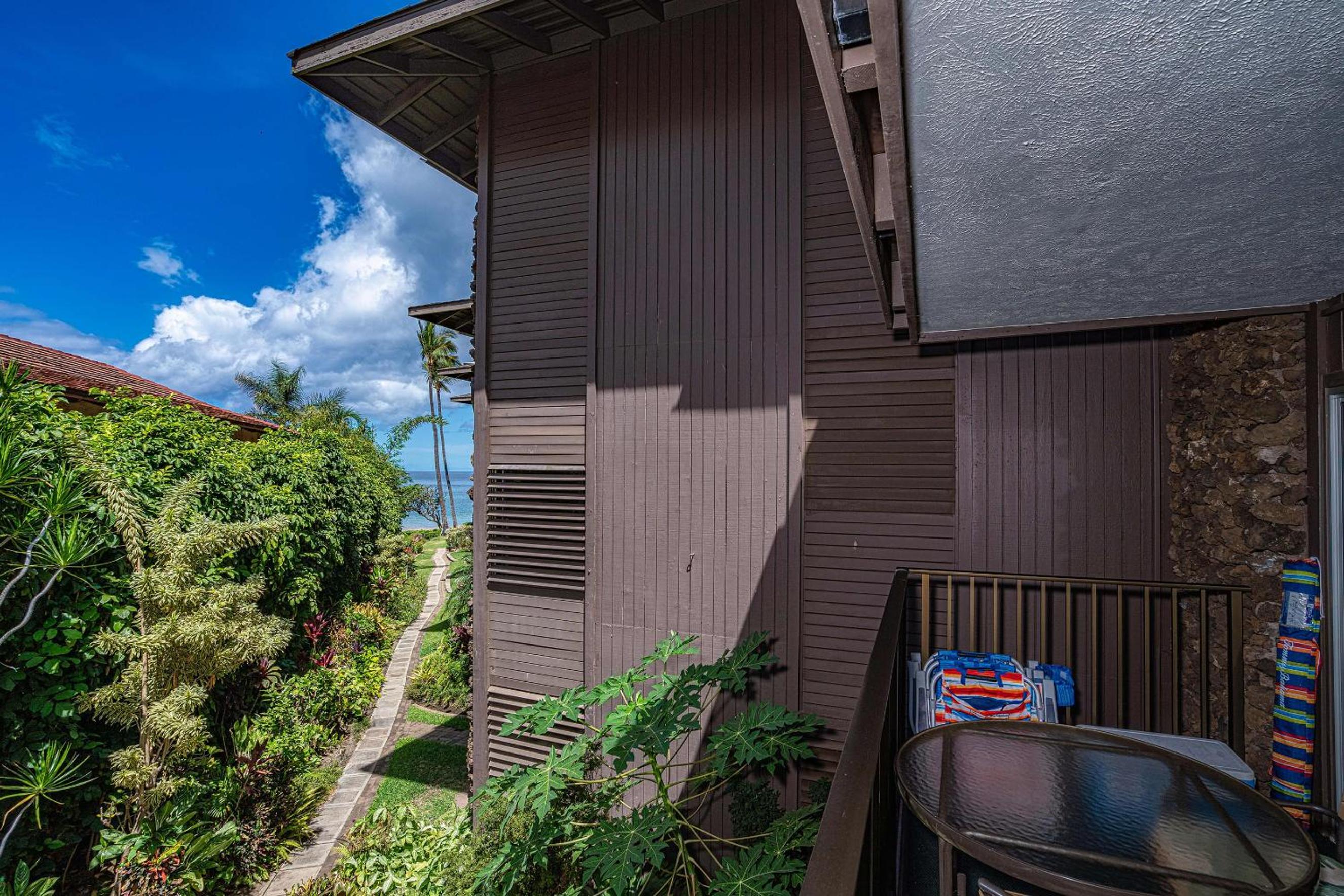 Hale Hui Kai 202, Steps to the Beach, Split AC