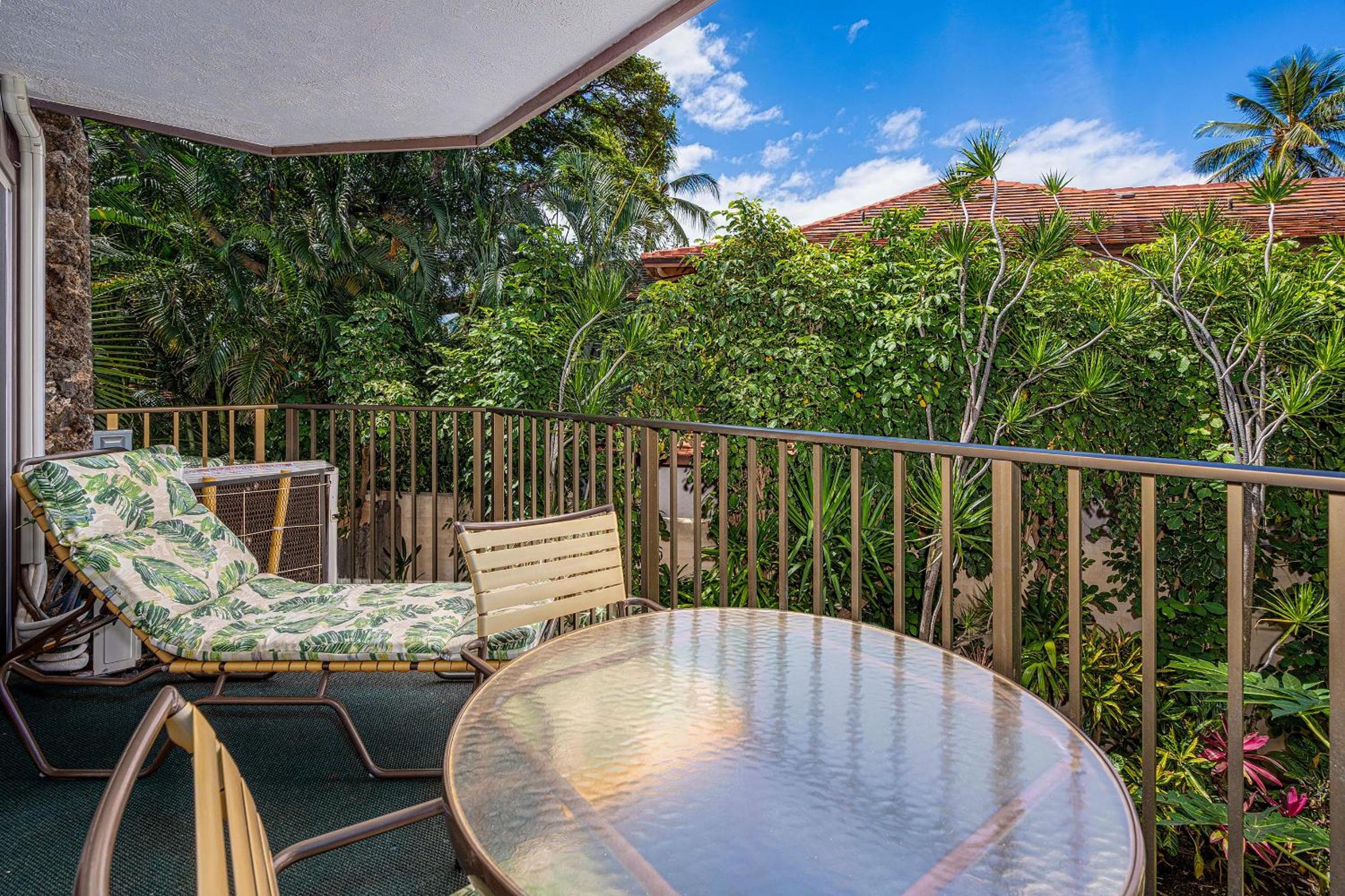Hale Hui Kai 202, Steps to the Beach, Split AC