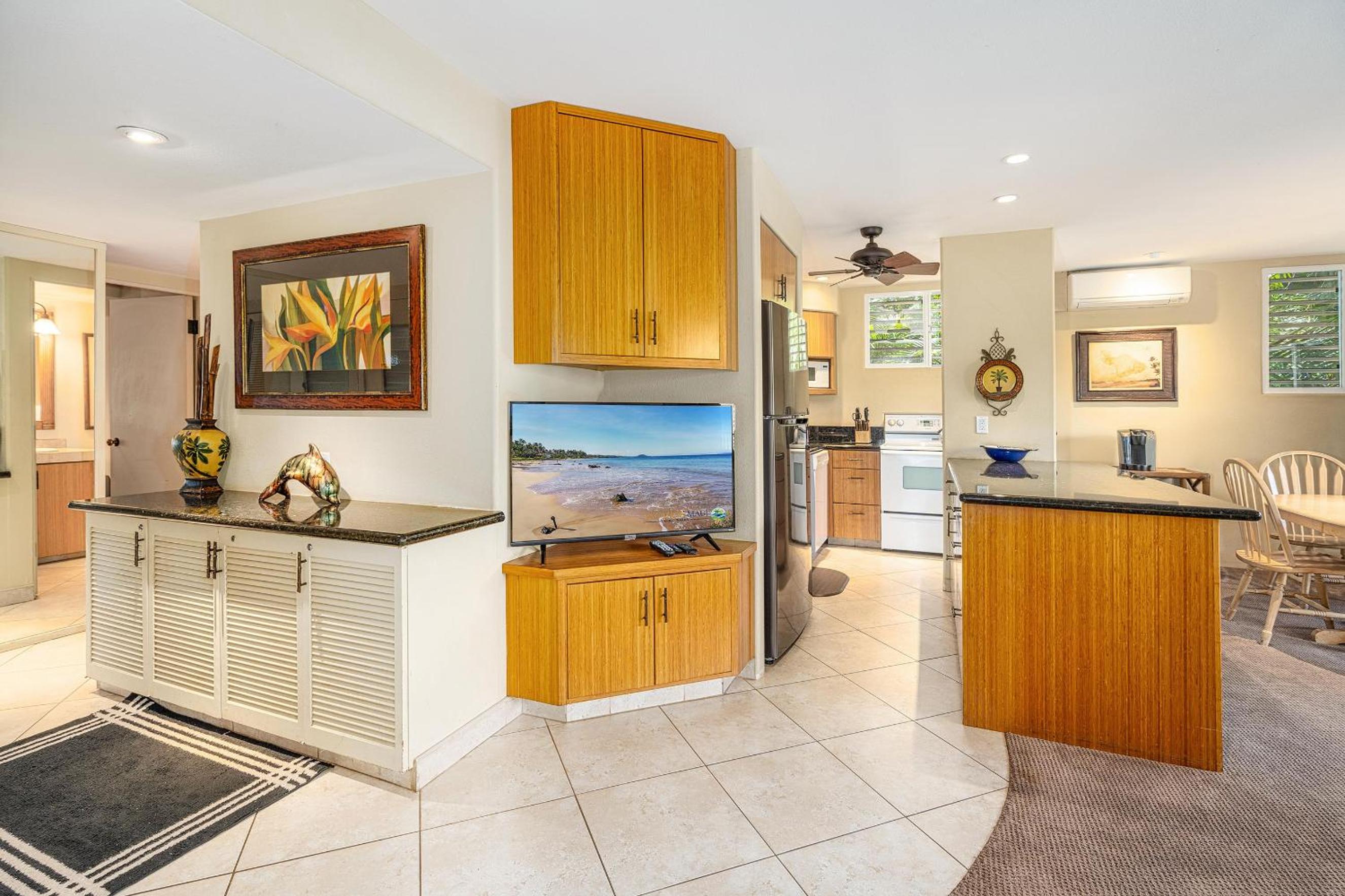 Hale Hui Kai 202, Steps to the Beach, Split AC
