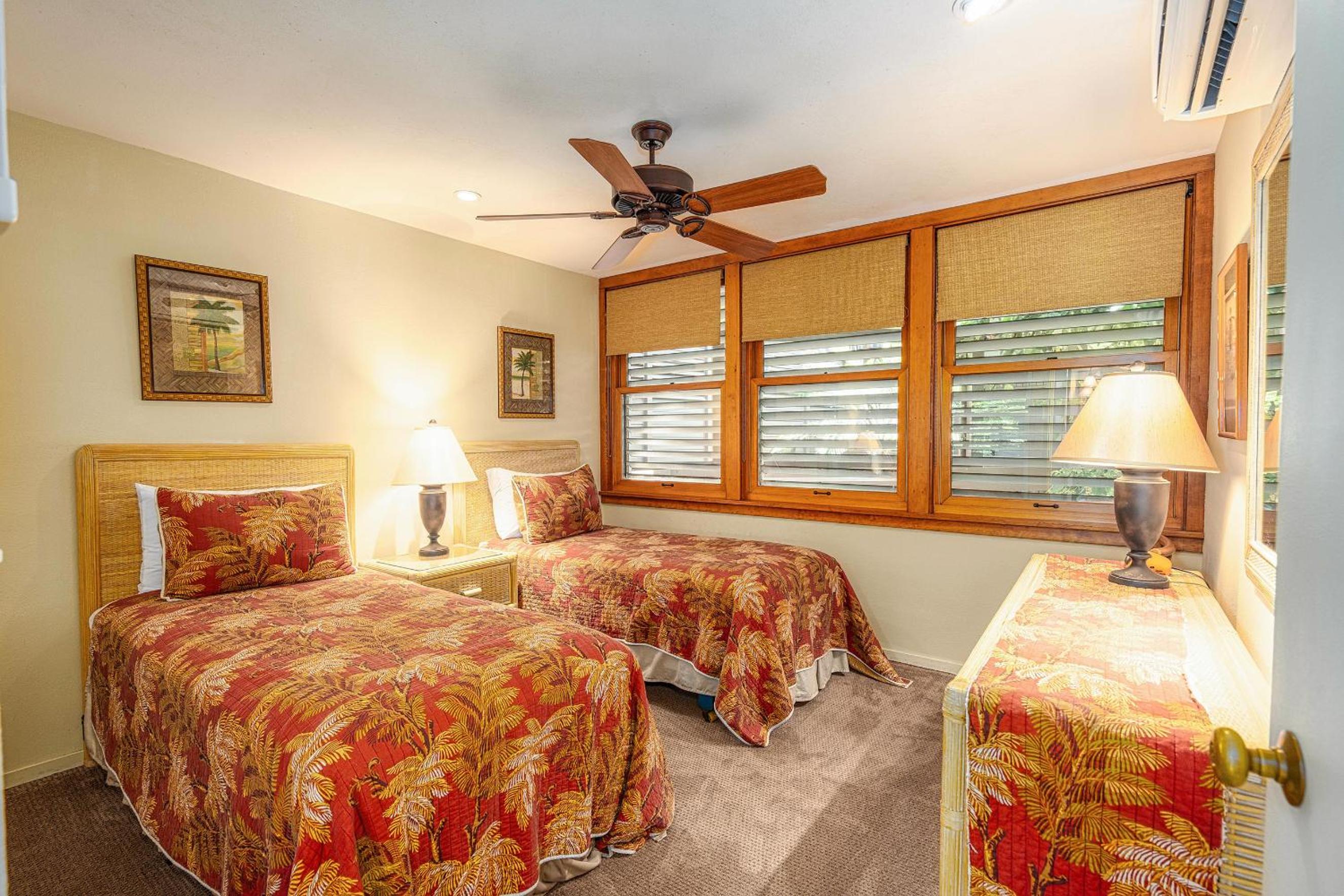 Hale Hui Kai 202, Steps to the Beach, Split AC