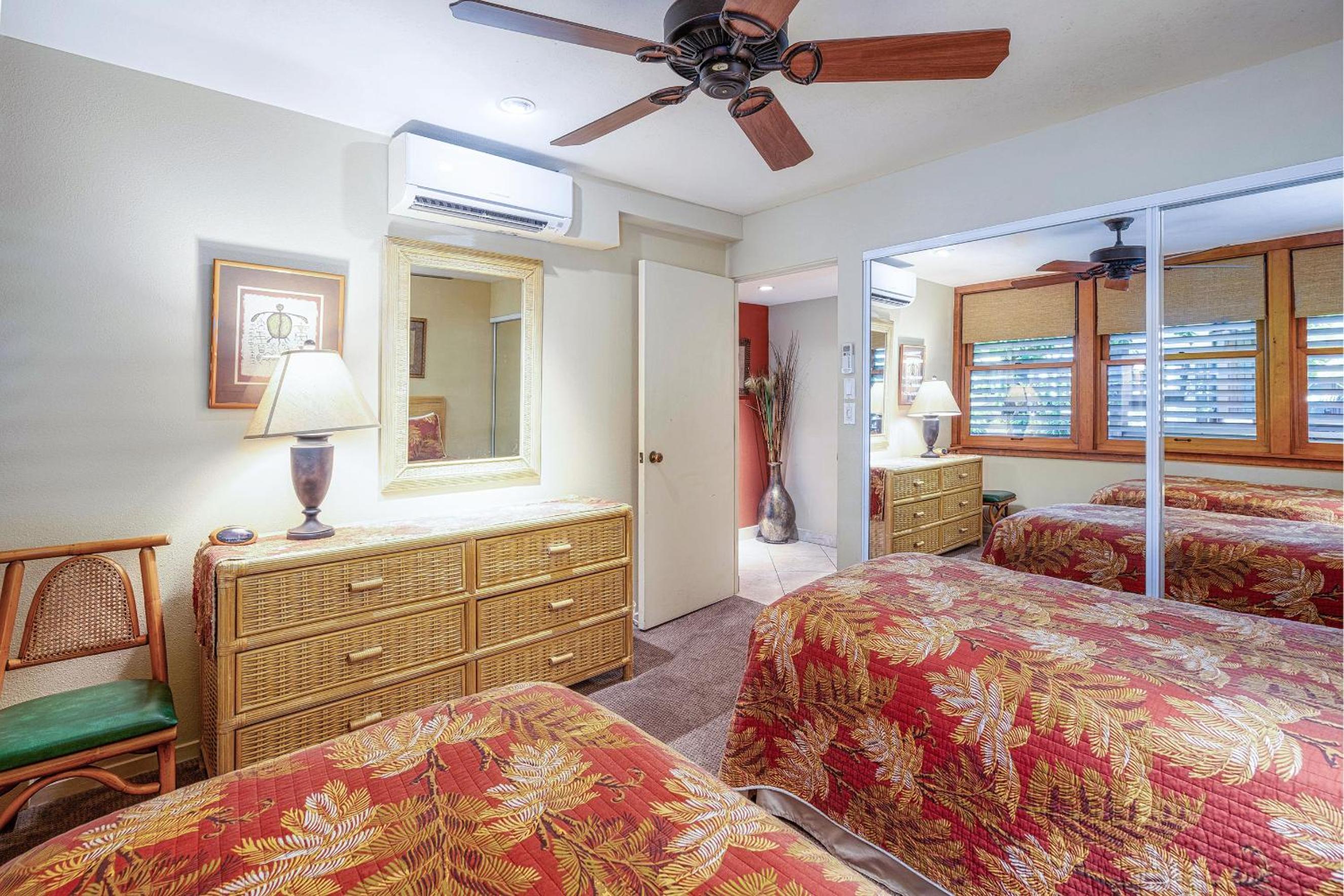 Hale Hui Kai 202, Steps to the Beach, Split AC