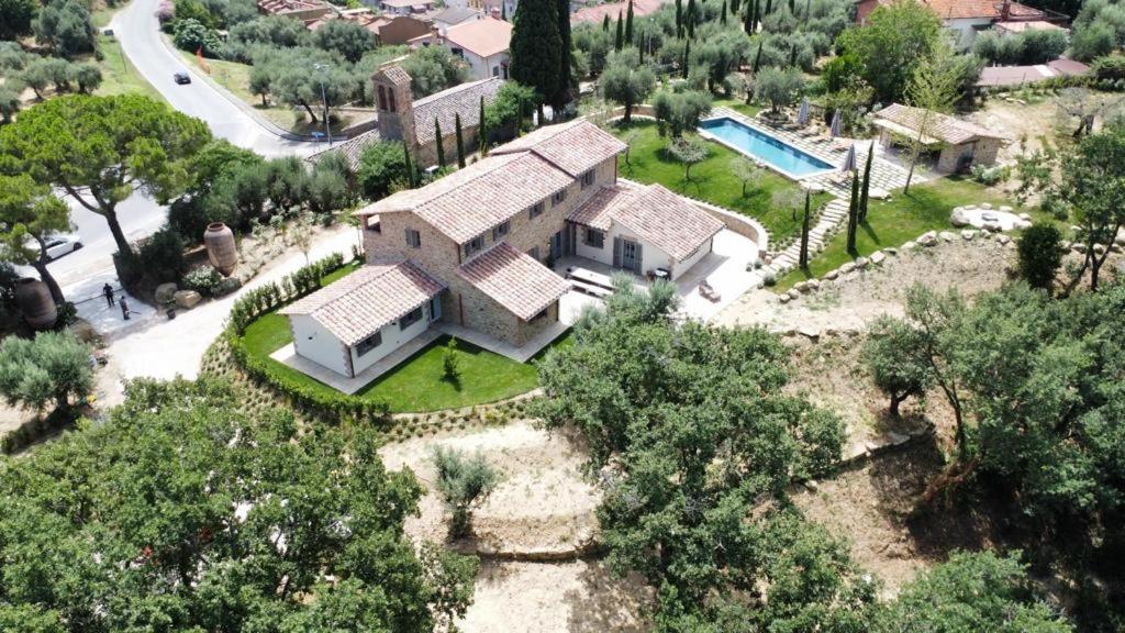 Villa la Madonna with pool and padelcourt view 2