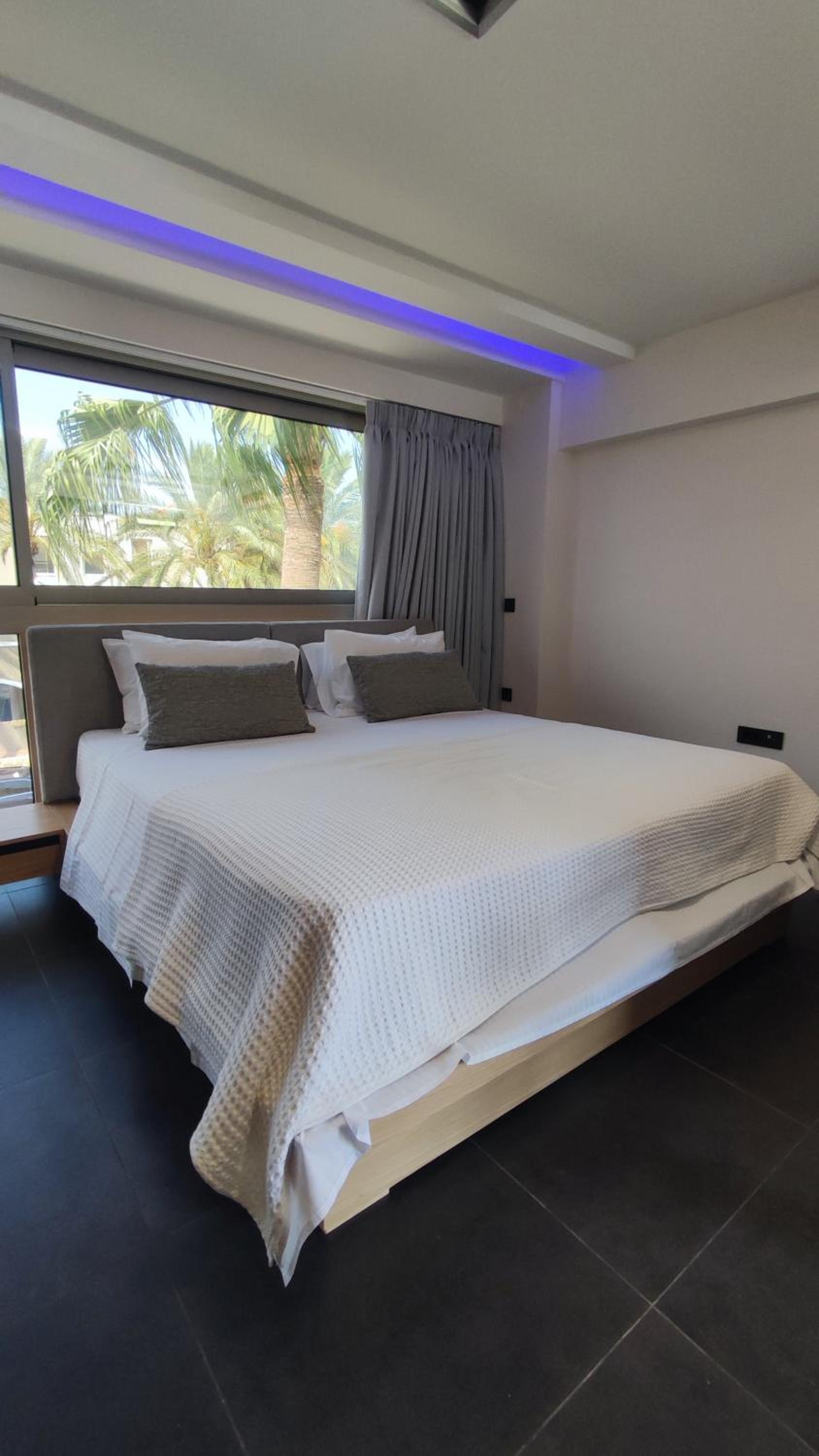Summertime Signature Suites