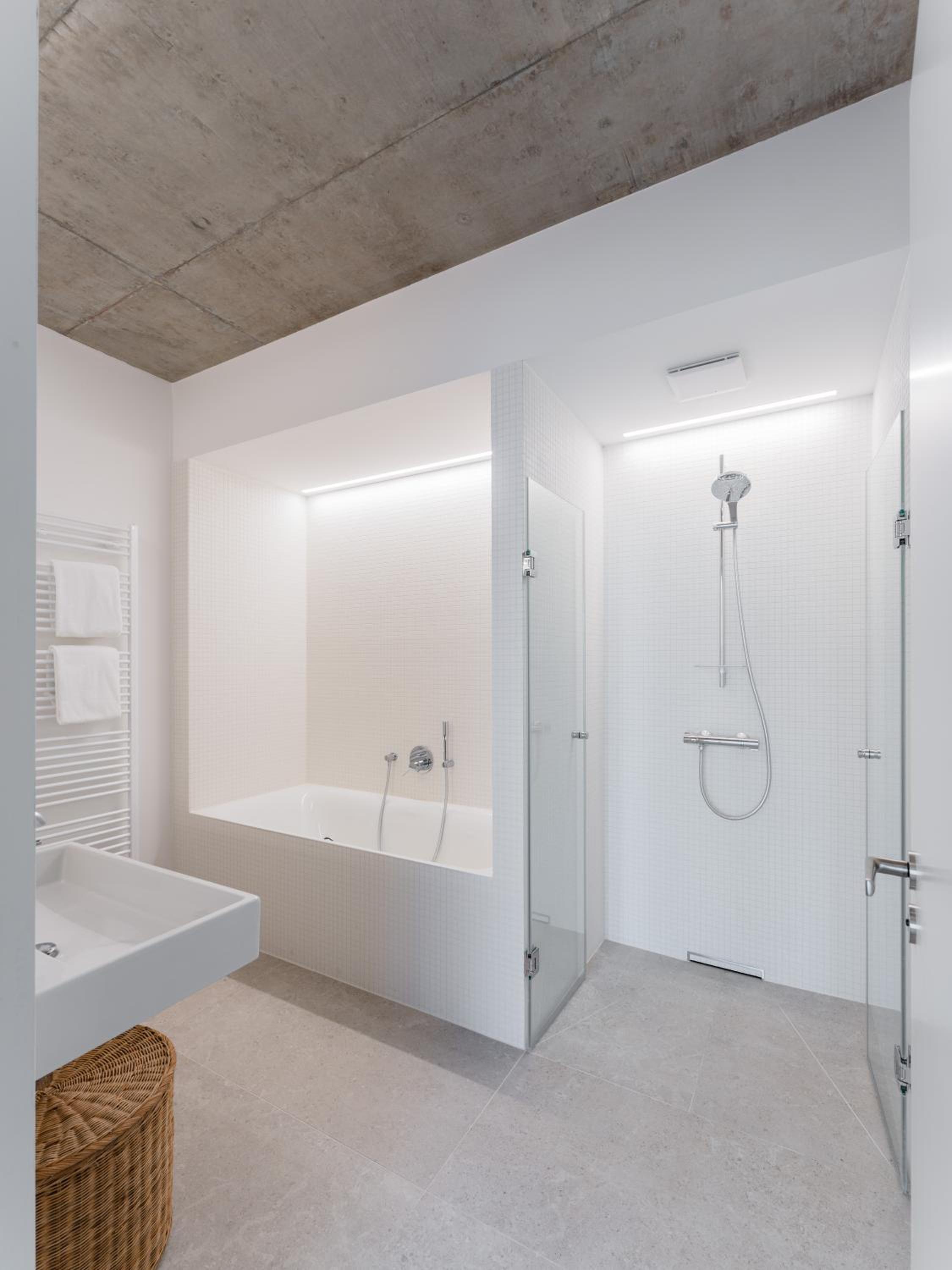 Carlotta Apartments