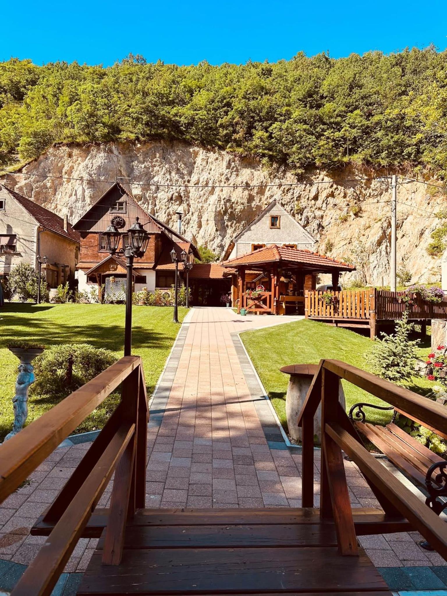 Stara hiža pod Okićem view 2