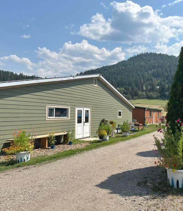 Hotel Utopia Feels Botanical Glampground and Micro-Farm - Image 1