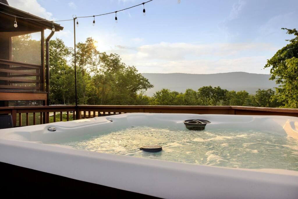 Riverside Rose Cabin: Luxe*LogCabin*MtnView*Sleeps12*Secluded*Shenandoah view 4