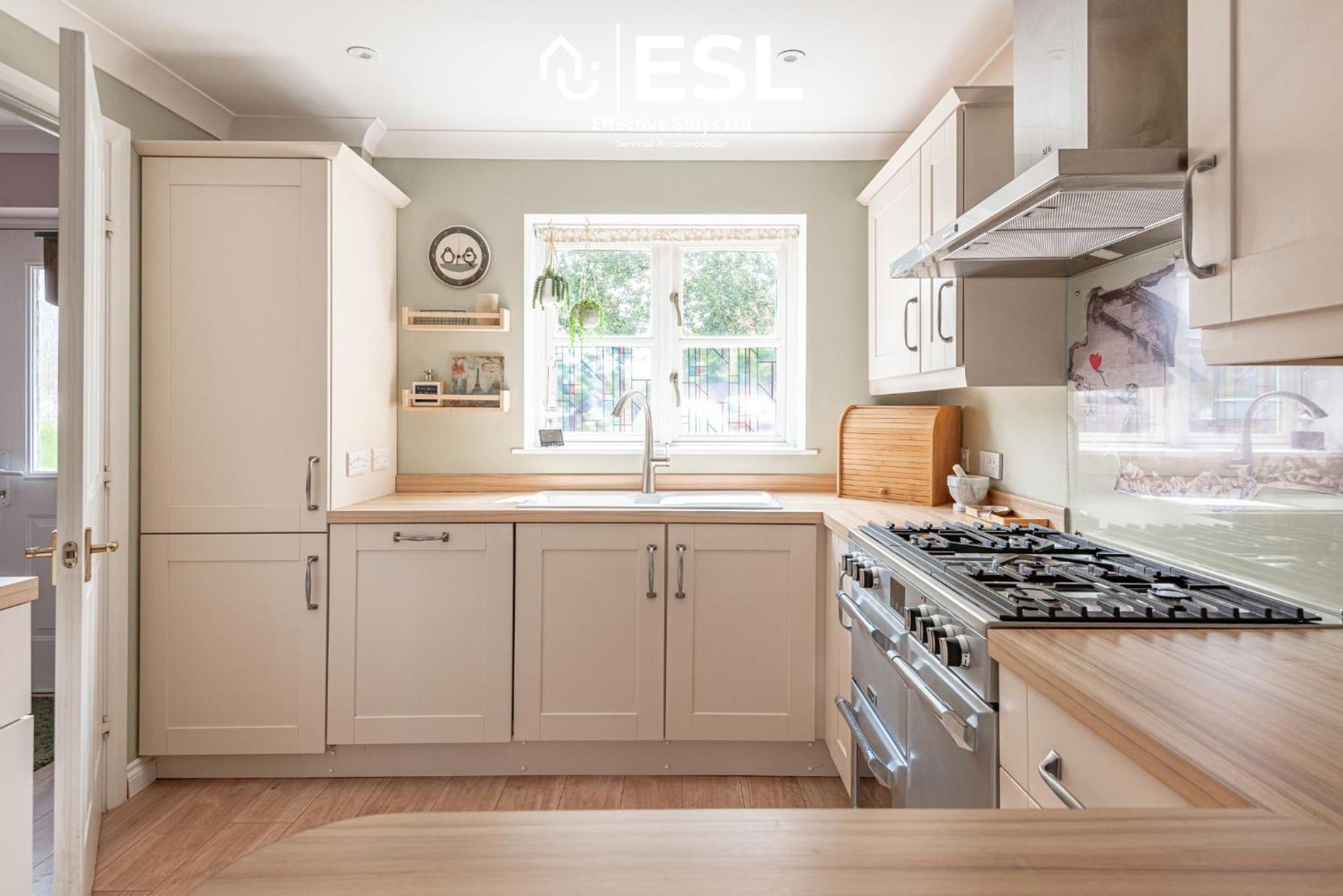 4 Bedroom Townhouse 10mins walk from Shrewsbury Town Centre with Parking view 5