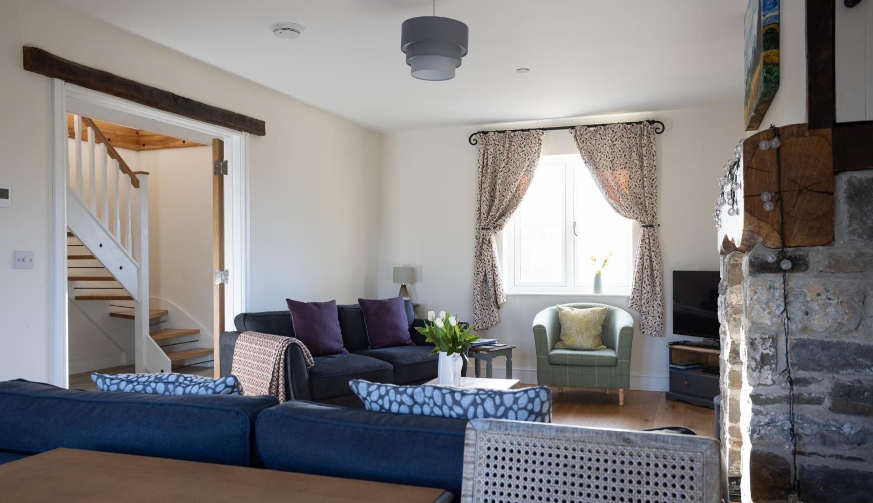 Family Country Cottage with Stunning Mountain Views view 3
