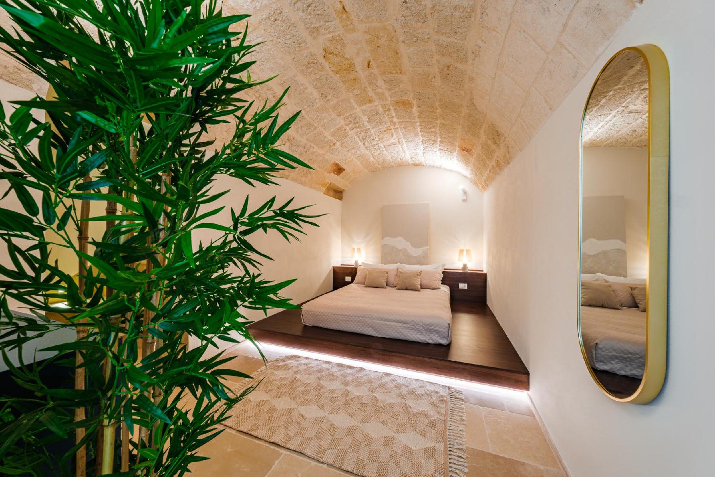 HelloAPULIA Charming Palazzo Clemente - self-catering suites with aircondition view 4