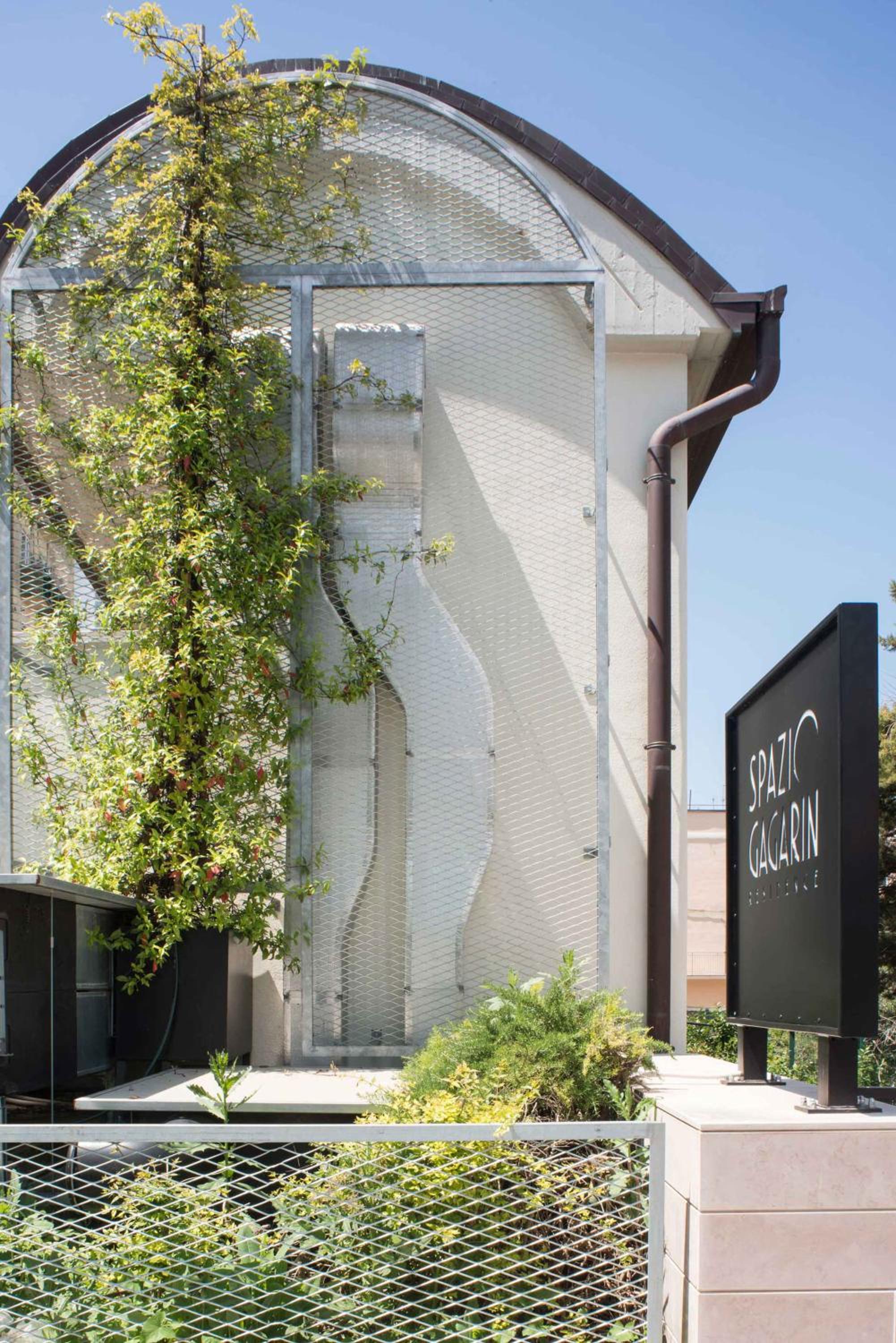 Hotel Spazio Gagarin Residence - Image 1