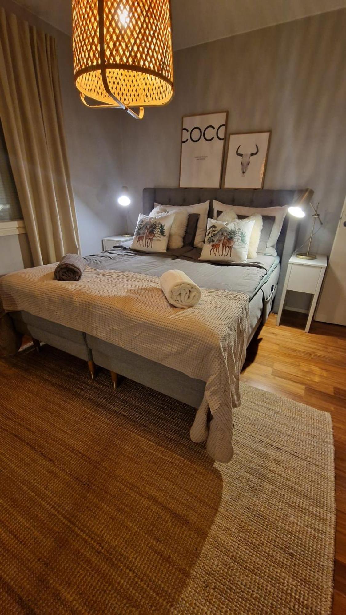 Arctic Circle Luxury House - next to Santa's Village view 4