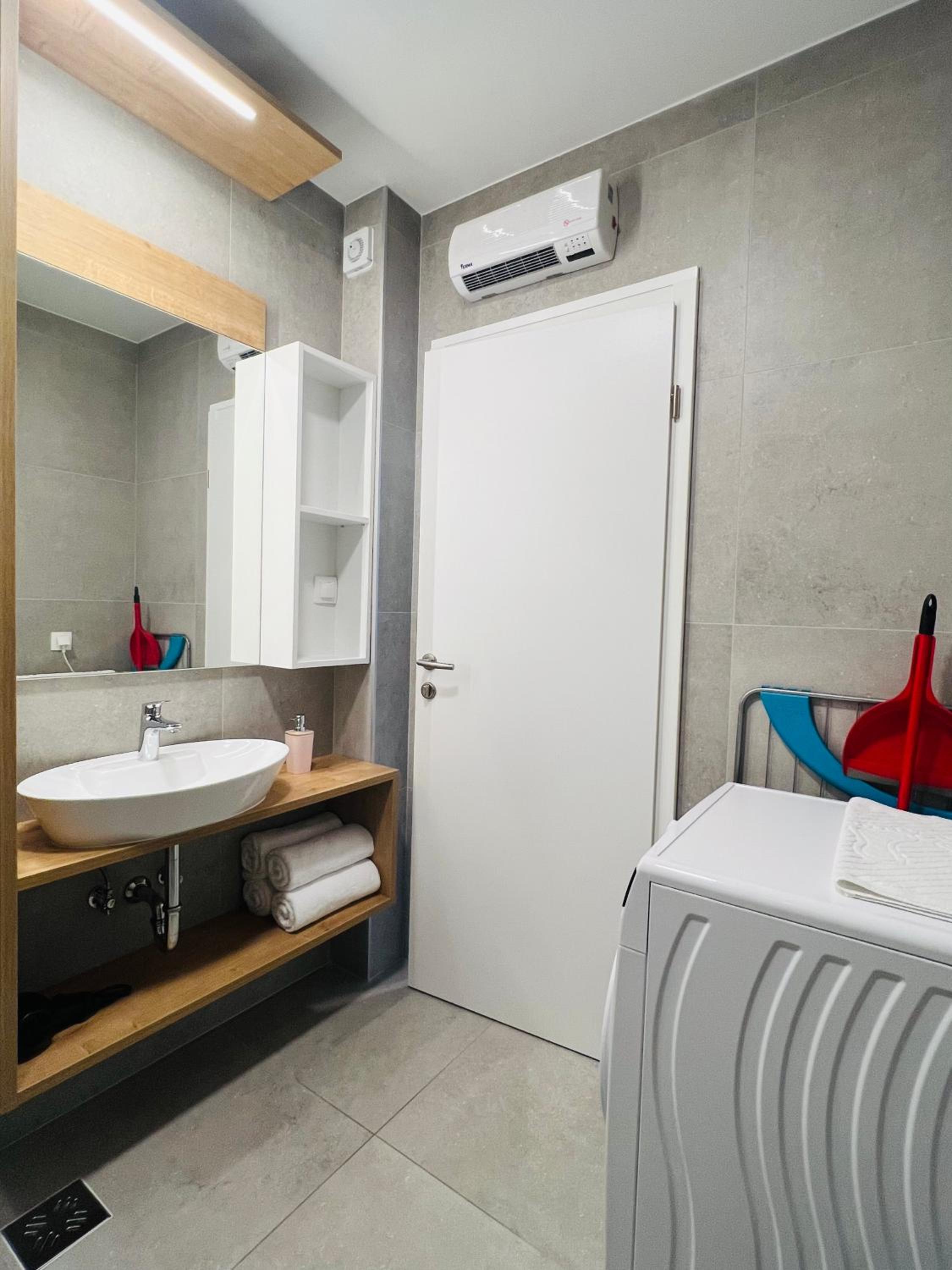 Apartmani AViS