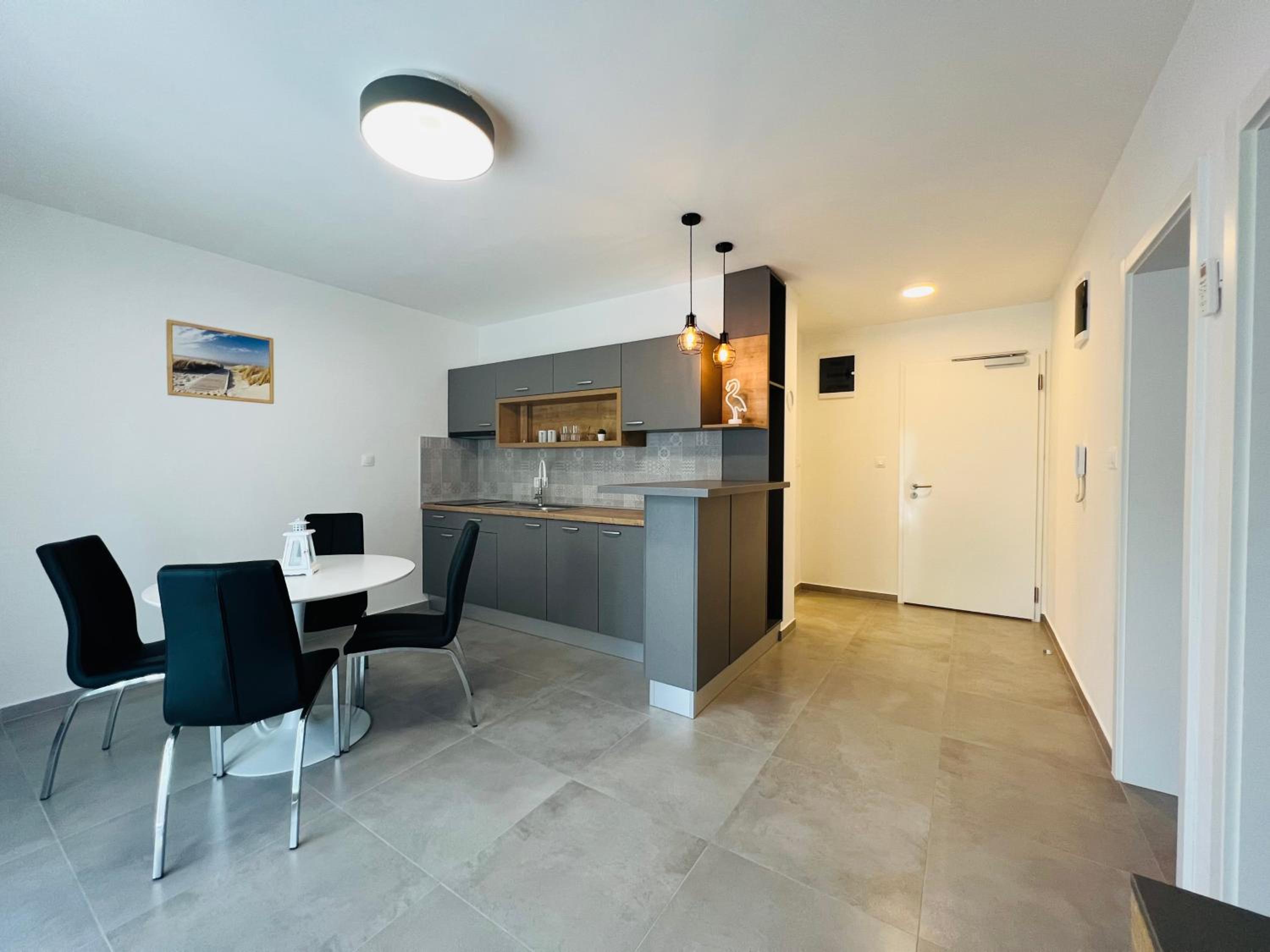 Apartmani AViS