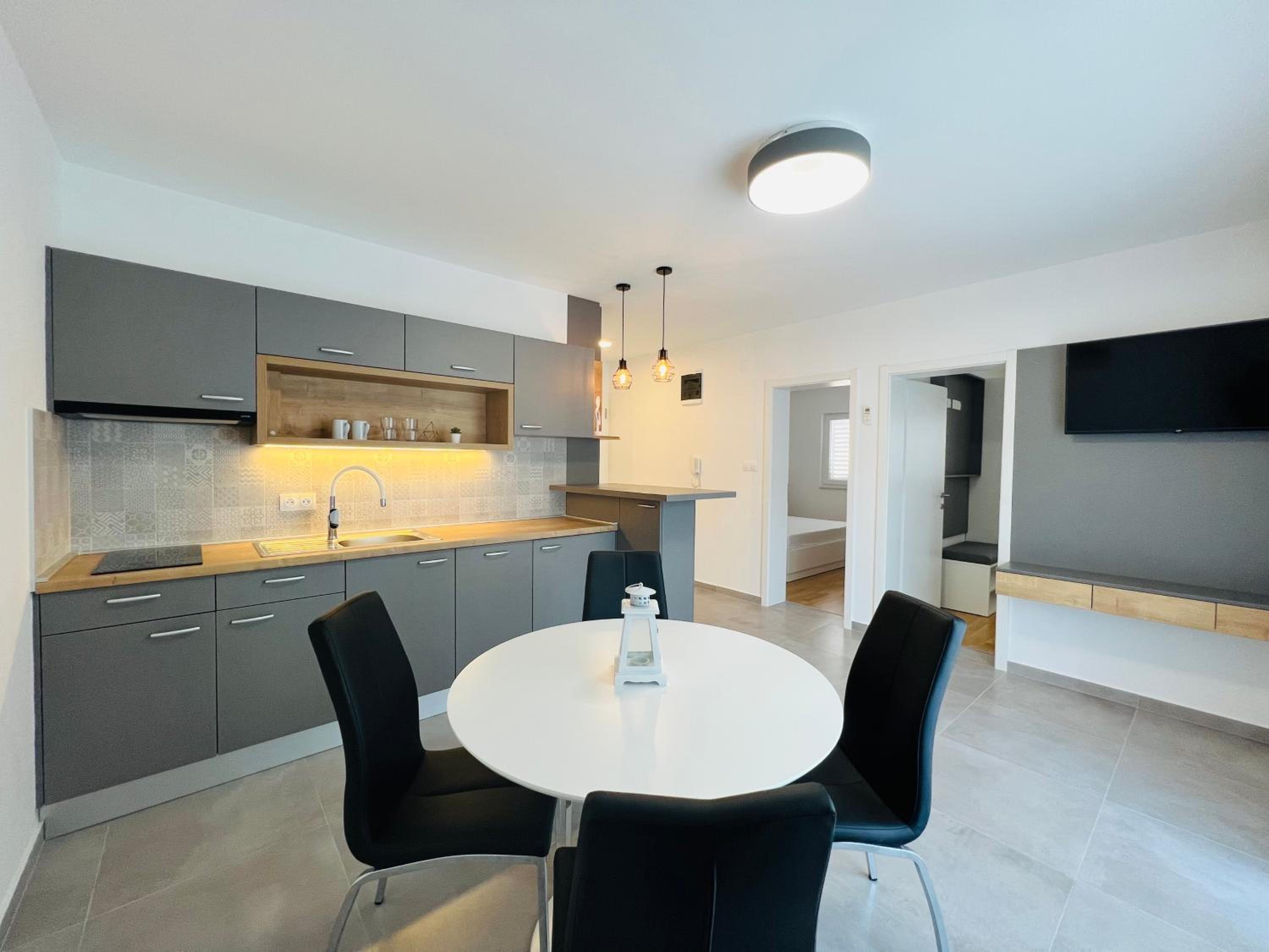 Apartmani AViS