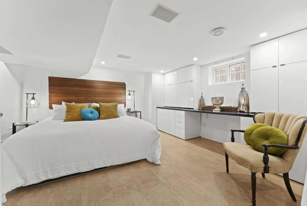 Spacious & fully equipped - Private studio apartment - lower level