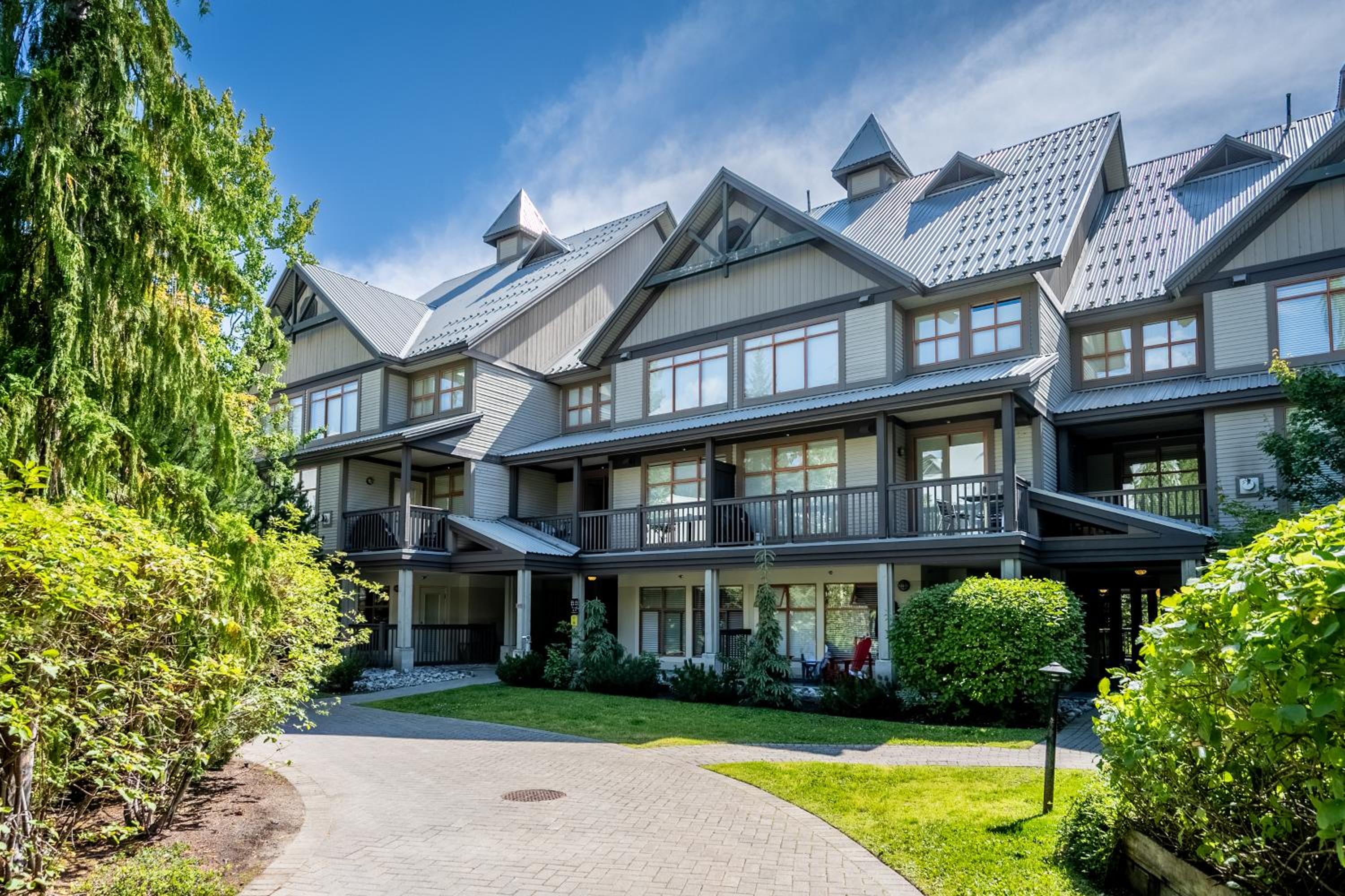 Stoney Creek Northstar by Whistler Premier view 2