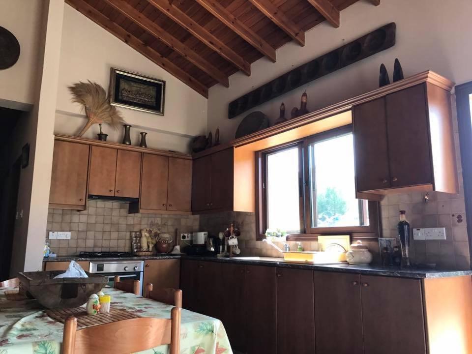 Evie's House Arakapas