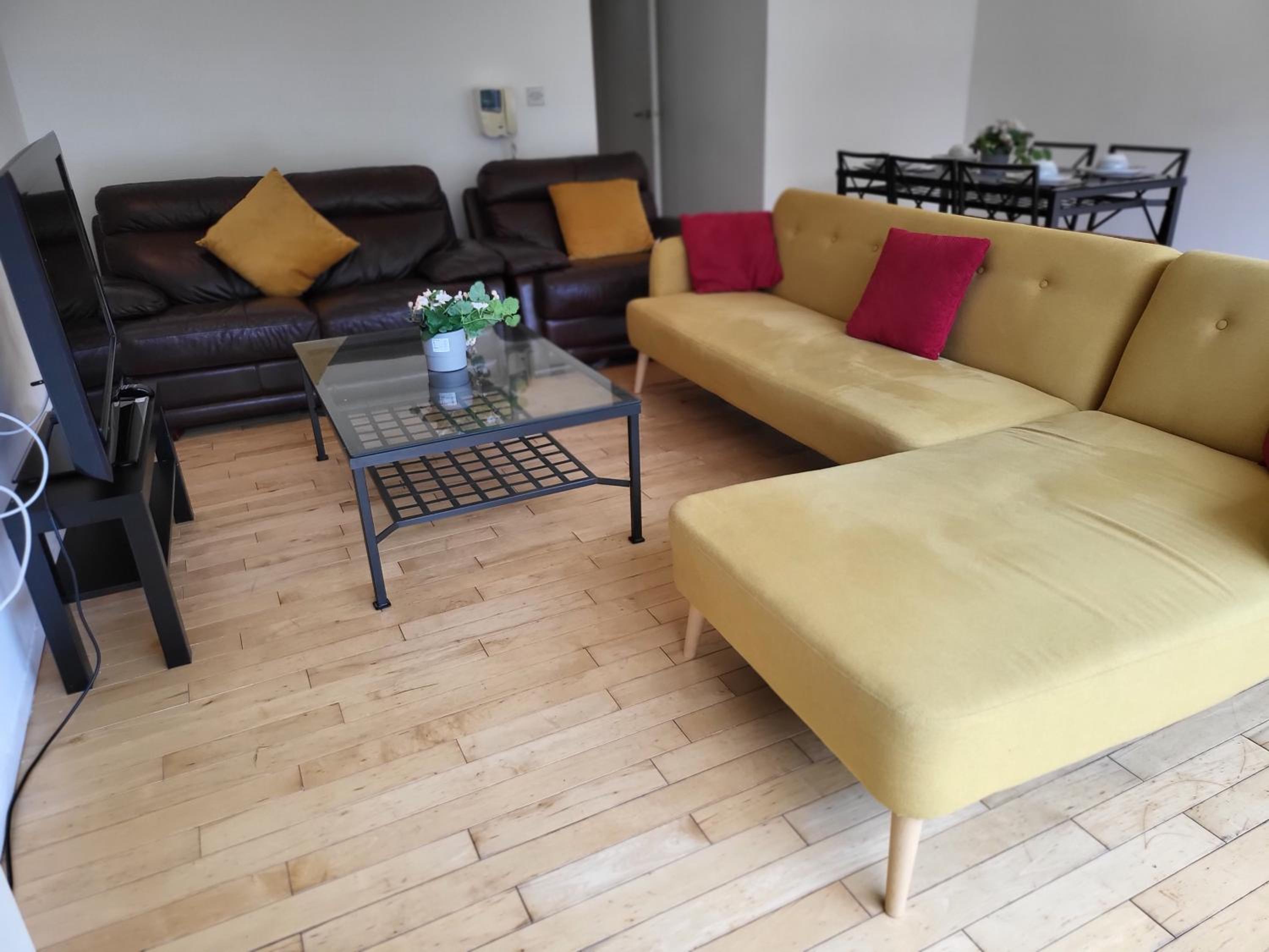 Luxury 2 Bed Apt On River, WiFi, Parking, Garden view 4