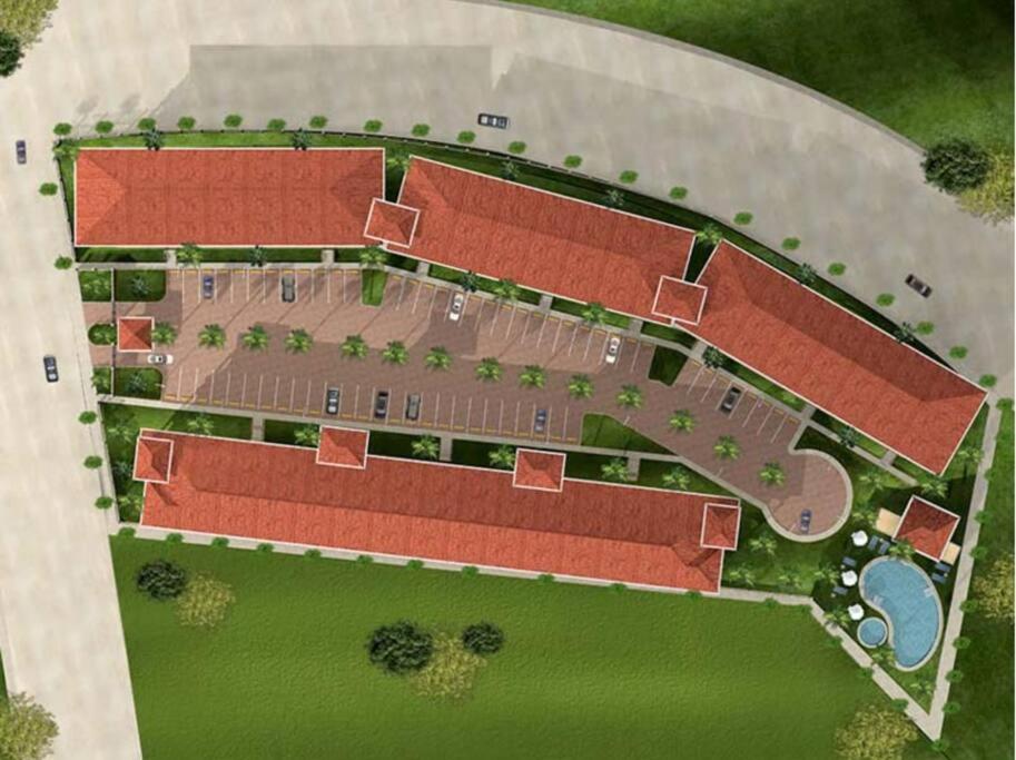 1 Bedroom with pool and walking distance to beach