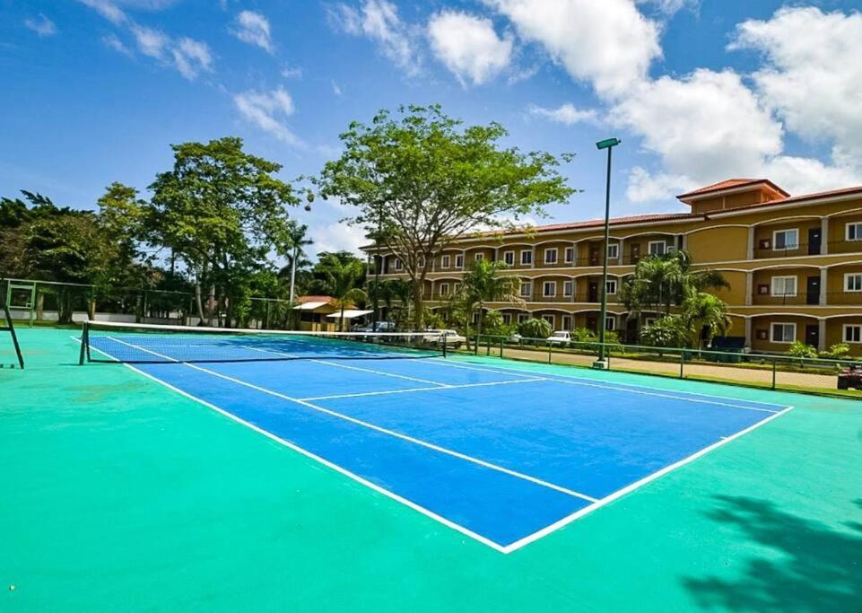 1 Bedroom with pool and walking distance to beach