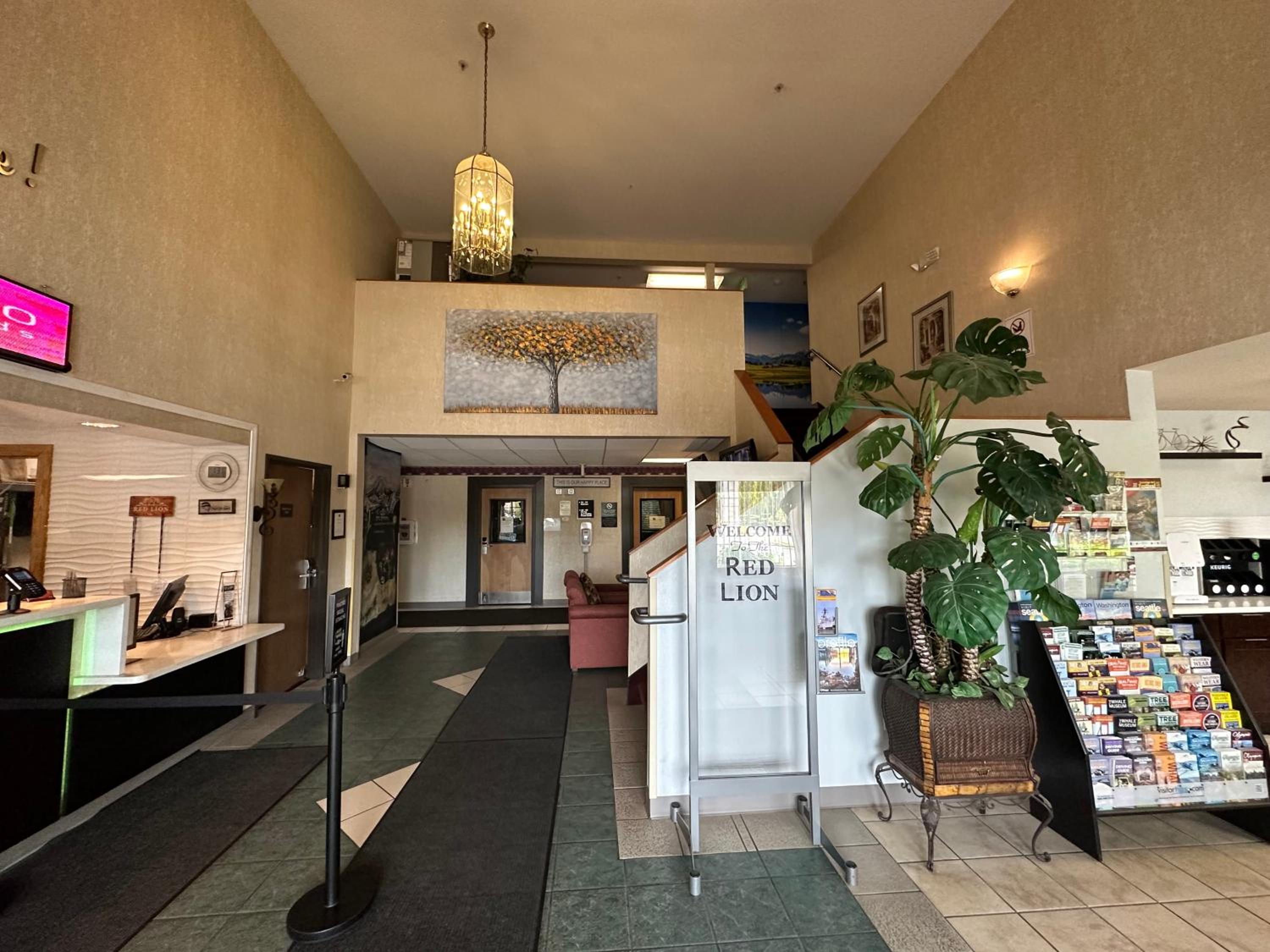 Hotel Red Lion Inn & Suites Port Orchard - Image 1