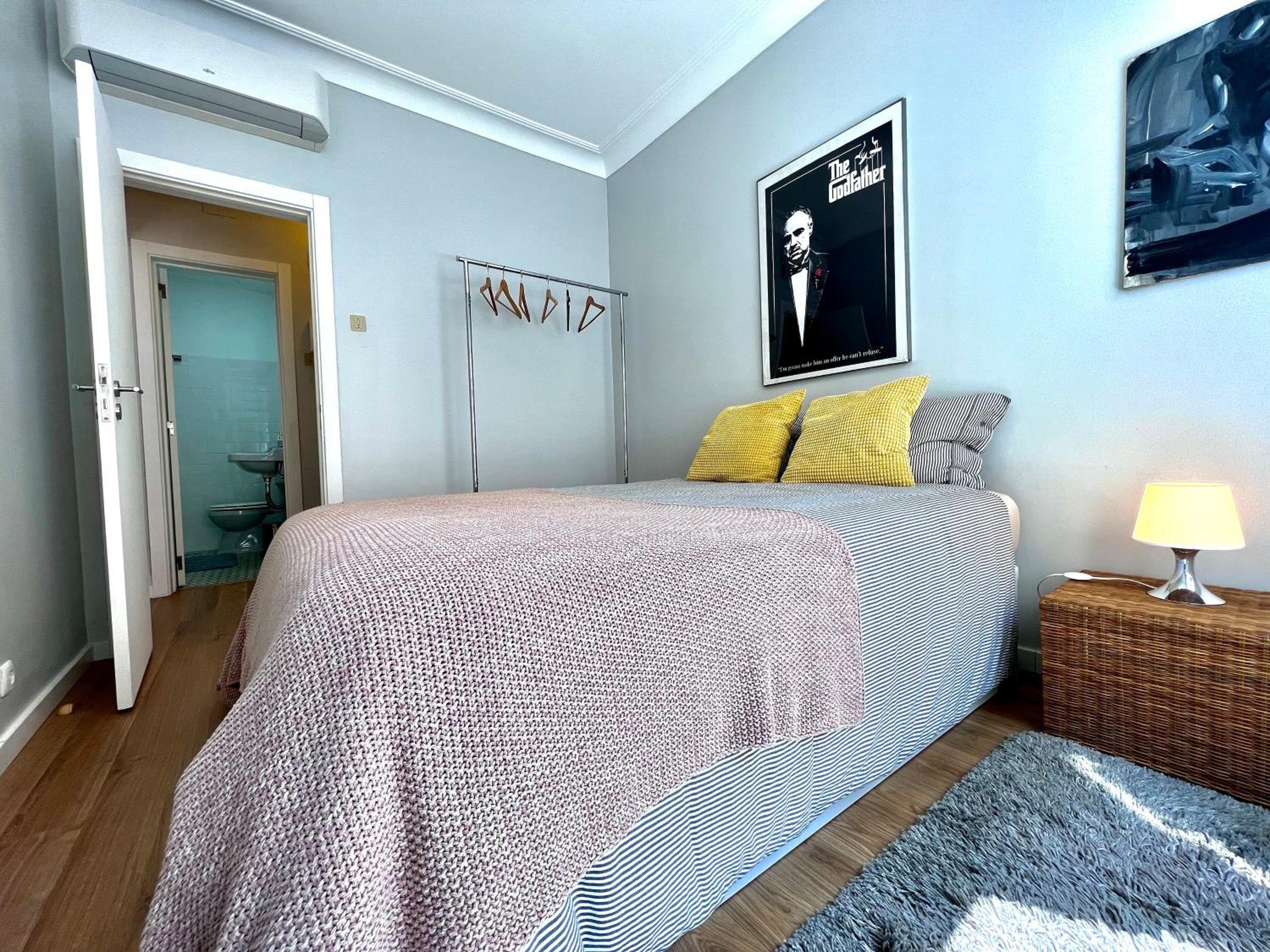 Chiado Cozy apartment with terrace view 2