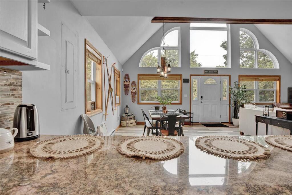 Vacation Home w/Hot Tub/Sauna and Gaming Room view 4