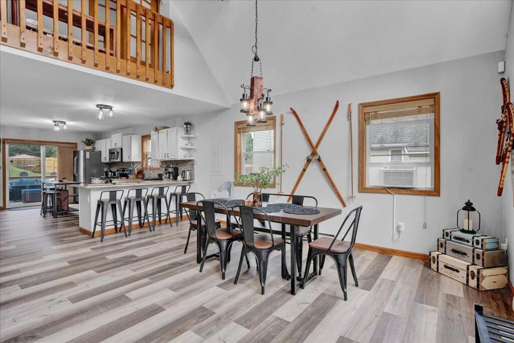 Vacation Home w/Hot Tub/Sauna and Gaming Room view 2